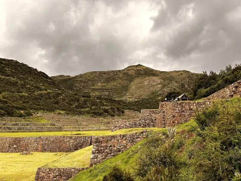 Tipon-Complexo-Arqueologico-no-Peru-scaled